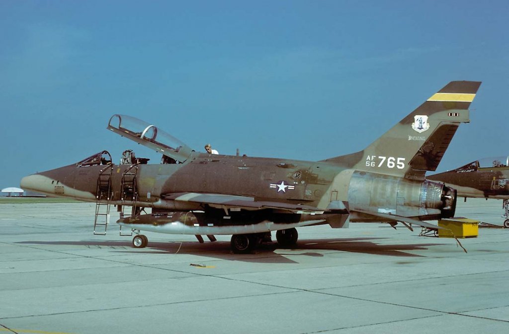 F-100 Super Sabre (37).jpg