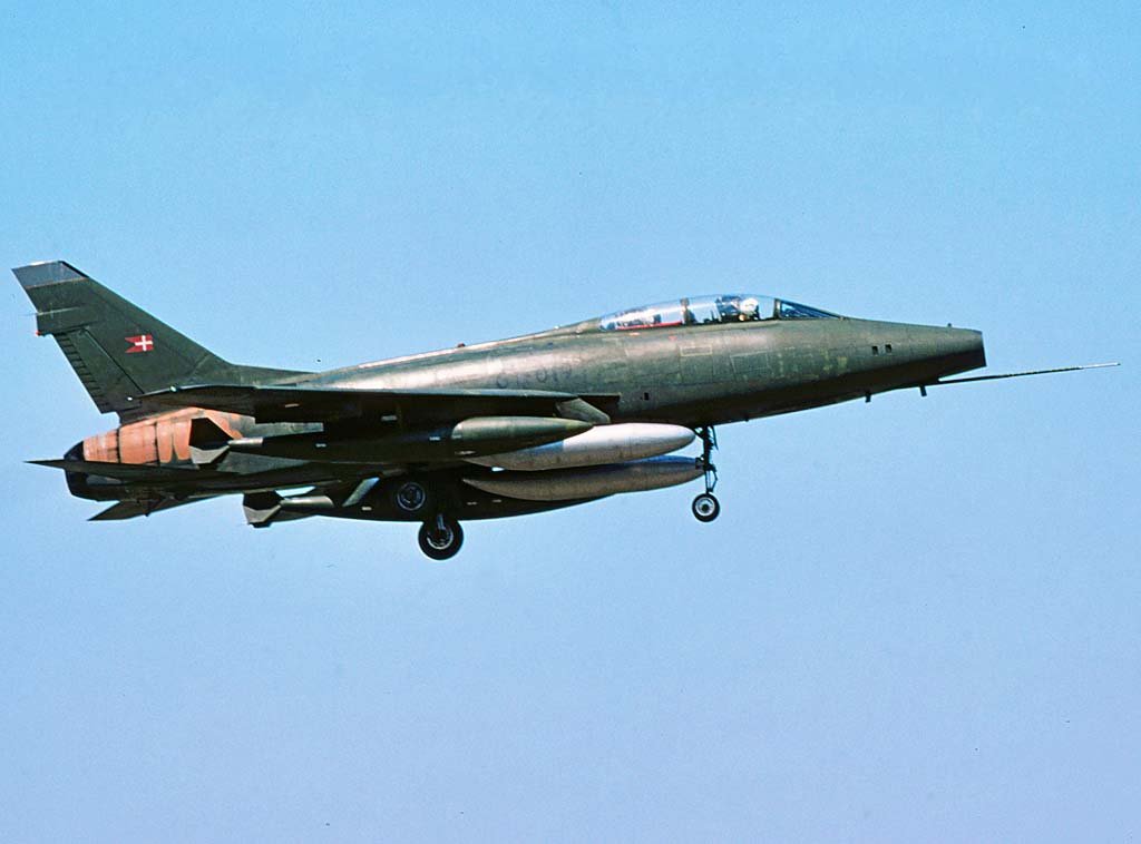 F-100 Super Sabre (42).jpg