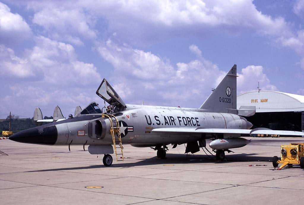 F-102 Delta Dagger (16).jpg