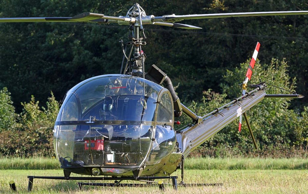 Hiller UH-12C (2).jpg