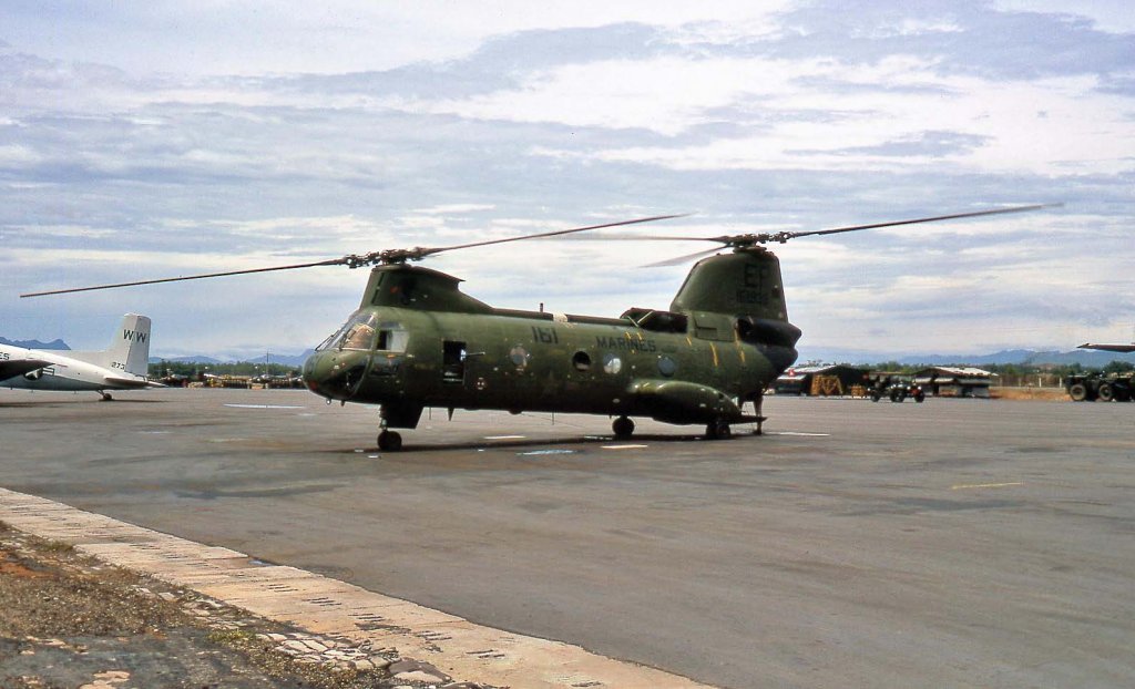 CH-46 Sea Knight (3_12).jpg