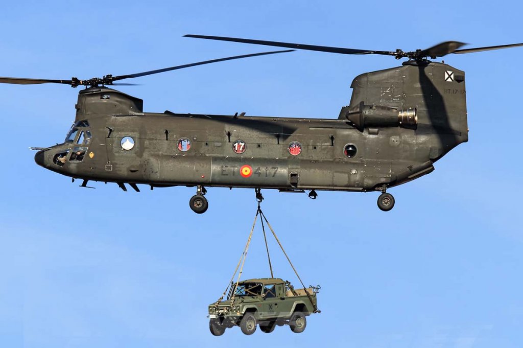 CH-47 Chinook (46).jpg