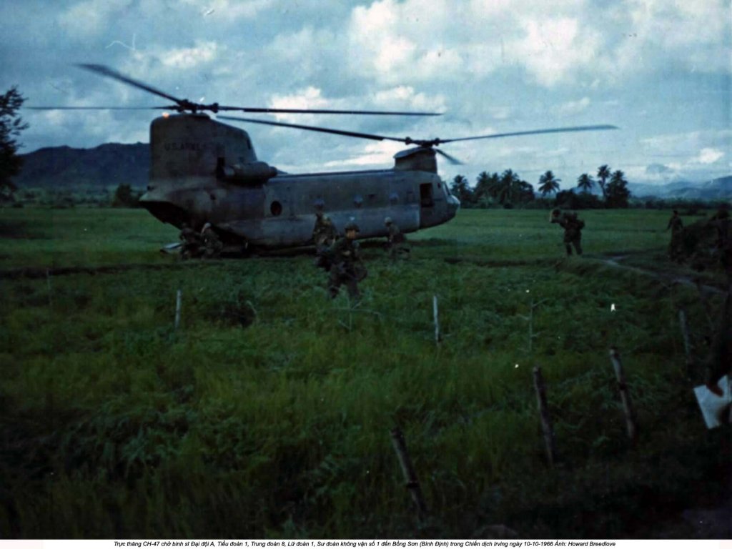 CH-47 Chinook (16).jpg