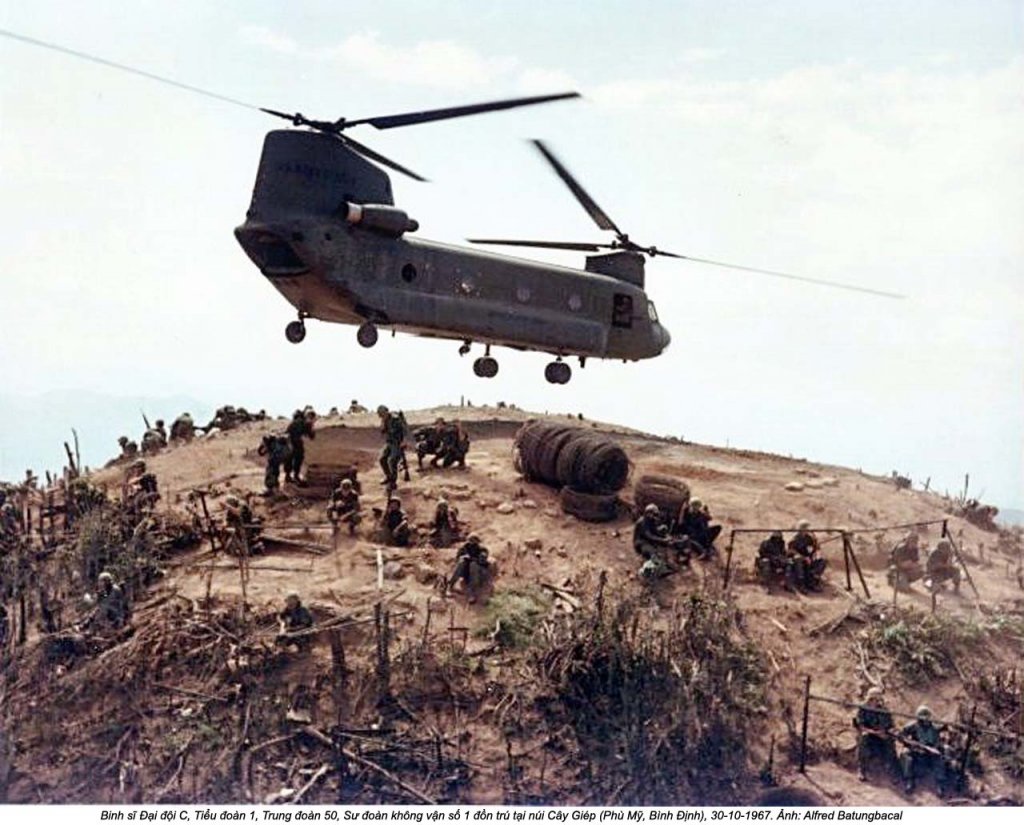 CH-47 Chinook (19).jpg