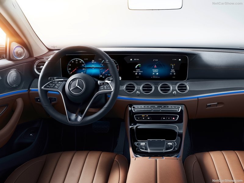 Mercedes-Benz-E-Class-2021-800-25.jpg