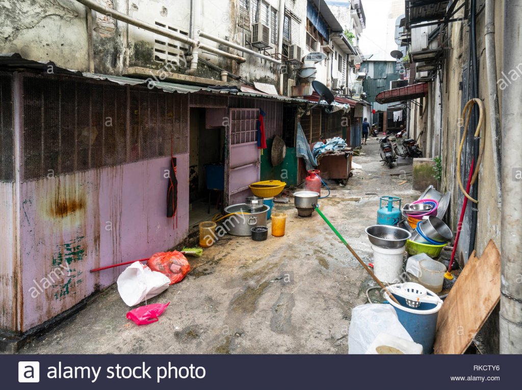 kuala-lumpur-malaysia-january-2019-the-streets-of-the-poor-suburbs-RKCTY6.jpg