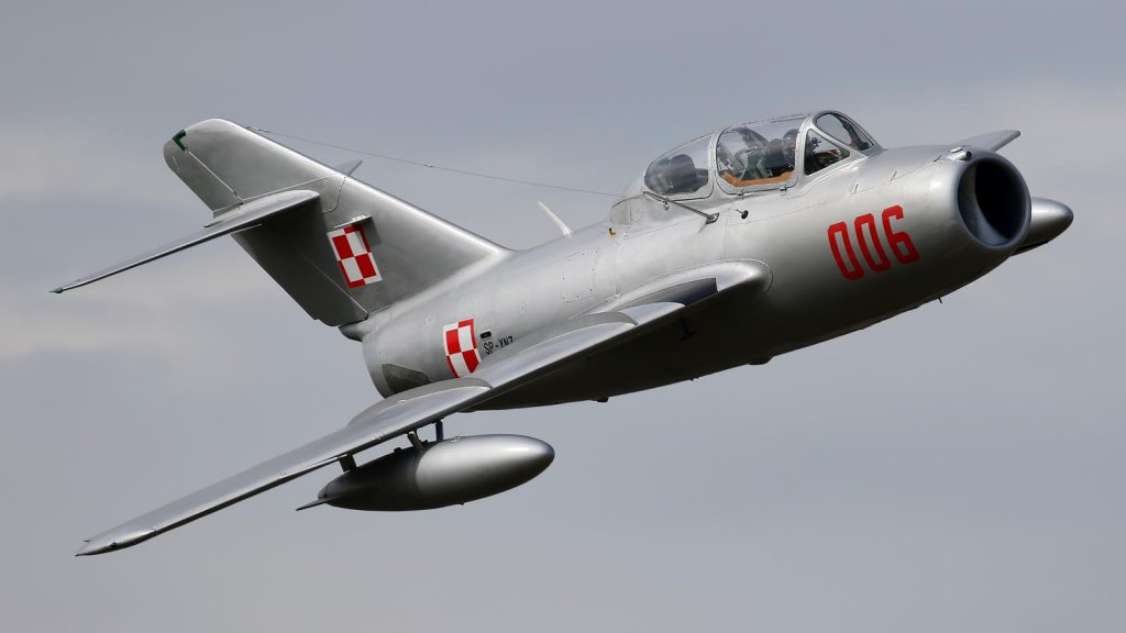 MiG-15UTI (2).jpg