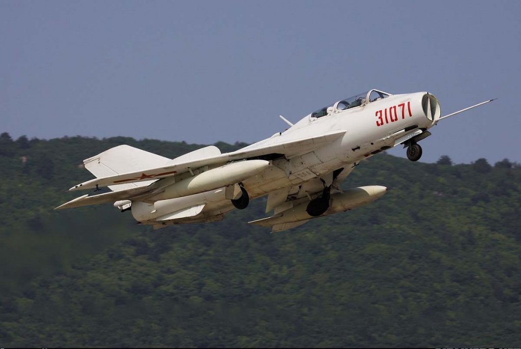 MiG-19 (19).jpg