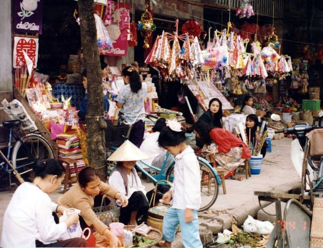 hanoi-old-quarter-during-1990s-through-photos-of-japanese-ambassador-01-.1372.jpg