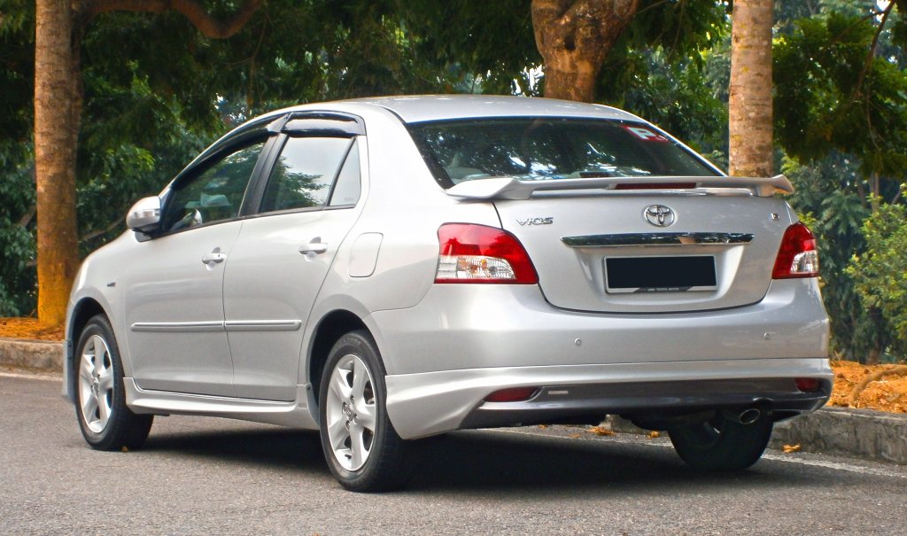 2010_Toyota_Vios_1.5G_(with_opt._TRD_Sportivo_bodykit)_in_Cyberjaya,_Malaysia_(02).jpg