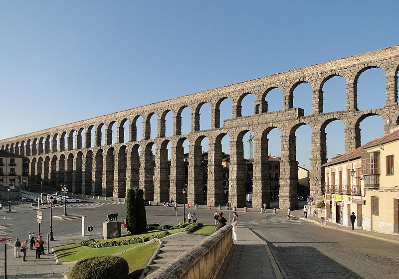 800px-Aqueduct_of_Segovia_02.jpg