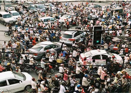 hanoi-traffic-xmas (1).jpg