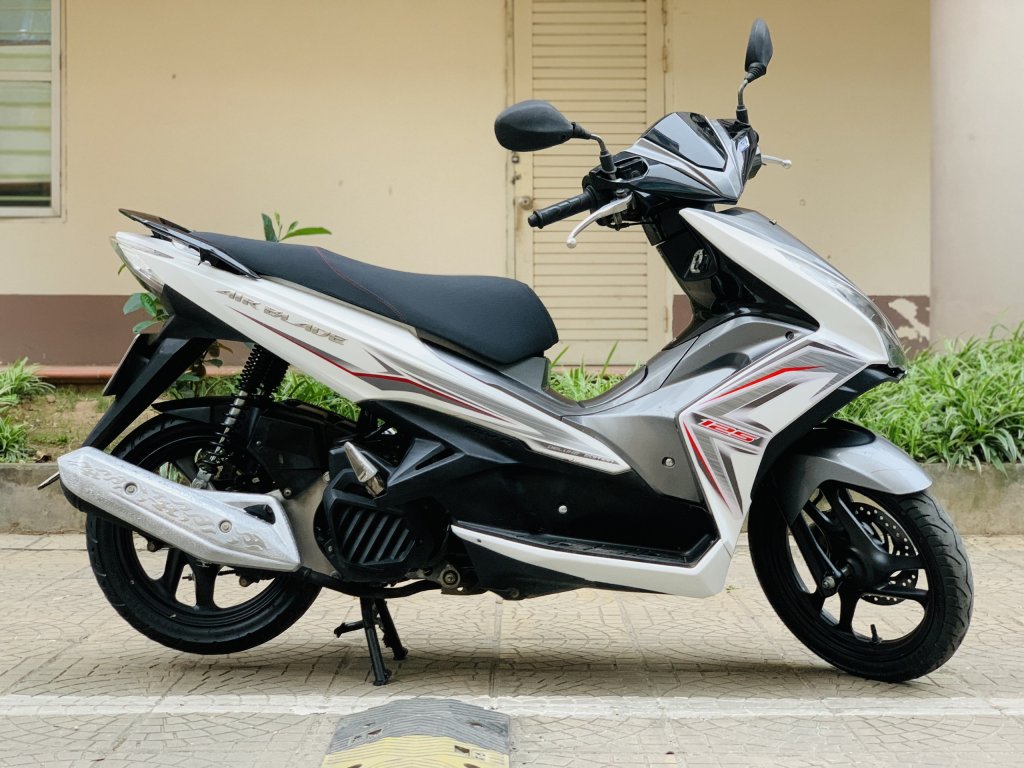 Airblade 125Fi màu trắng xám 2014 giá 28.8 triệu - 37831  (3).jpg