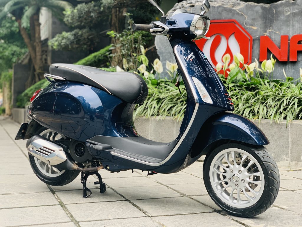 Vespa Sprint 125 3vie màu xanh 2016 xe đi chuẩn 6000km lốp còn nguyên cả đôi không một lỗi n...jpg