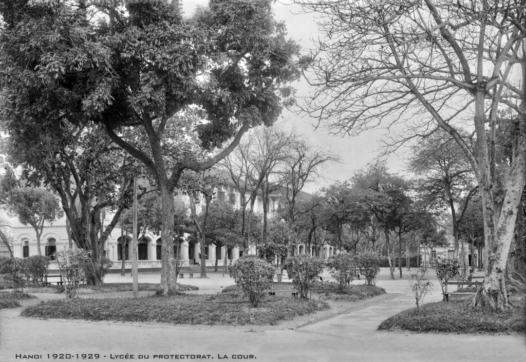 hanoi-1920-1929---lyce-du-protectorat-la-cour_33460554738_o.jpg