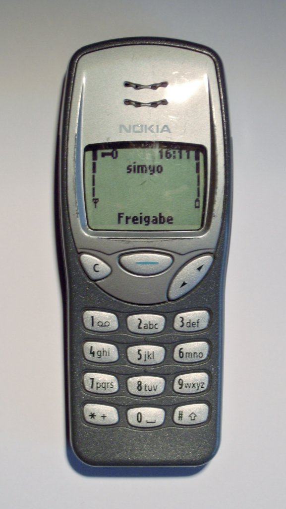 Nokia_3210_with_display_content.jpg