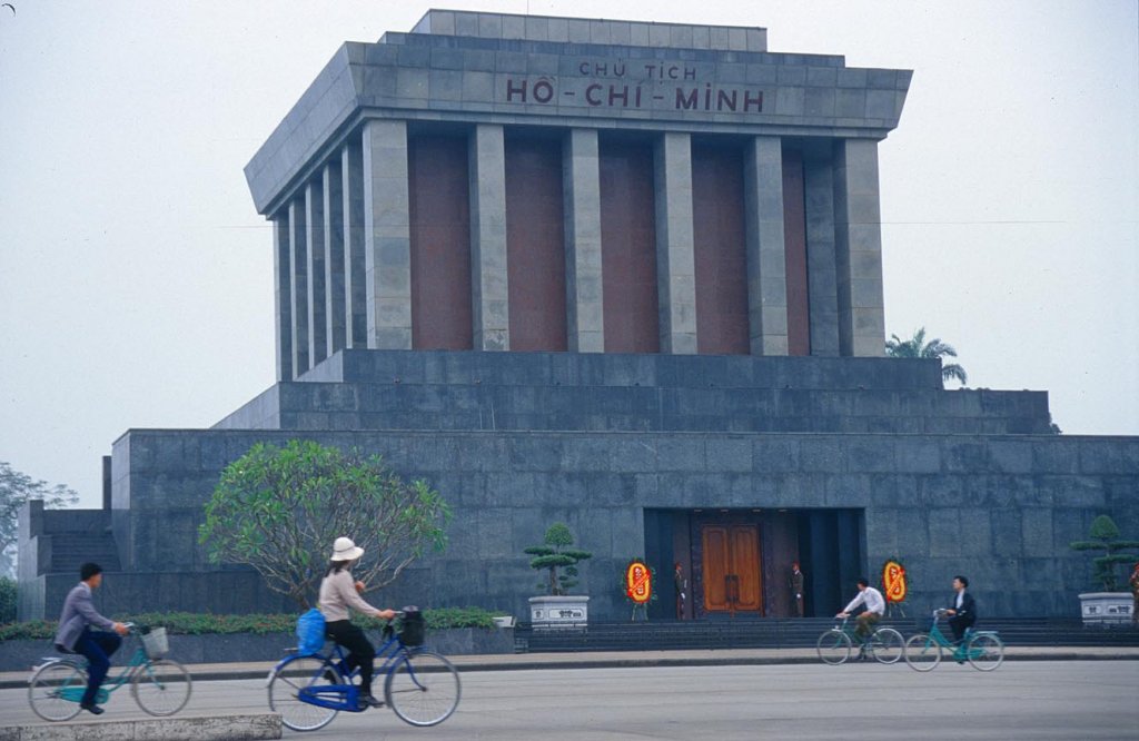 HAN Ho Chi Minh Mausoleum2_b.jpg