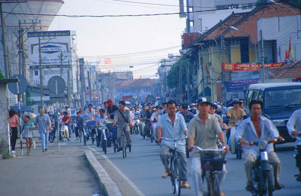SGN Saigon rush hour with bicycles2_b.jpg