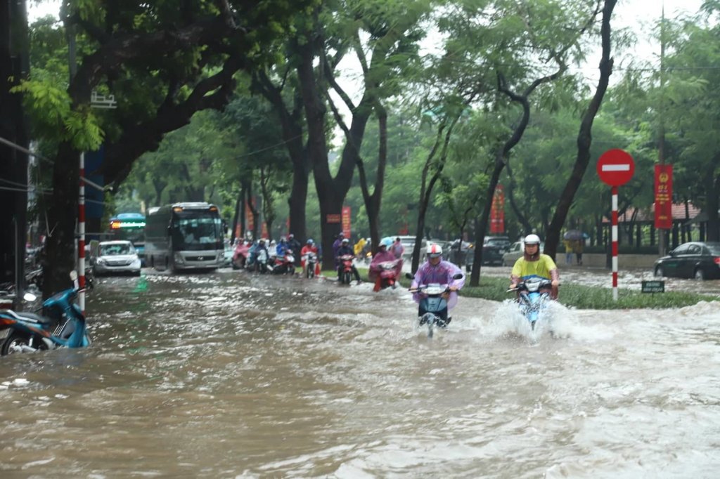 nga-tu-ngoc-ha-le-hong-phong.jpg