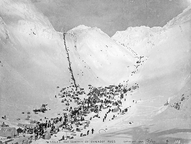 Packers-ascending-summit-of-Chilkoot-Pass-1897-98-en-route-to-the-Klondike-Gold-Rush.-Library-...jpg