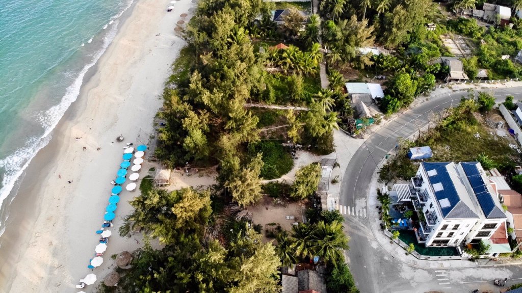 location by beach.JPG
