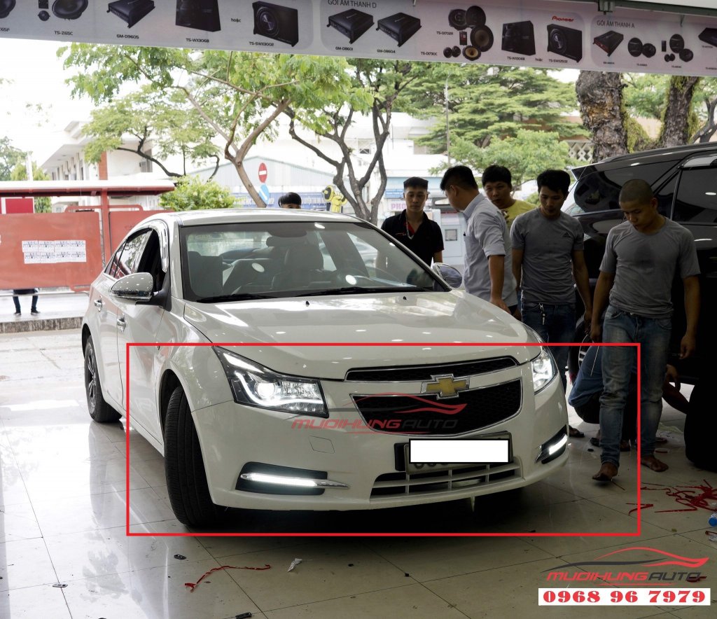 thay-den-pha-nguyen-khoi-va-led-can-chevrolet-cruze-2017-tai-tphcm-01_be8ce0c732f243bb9ba3d097...jpg