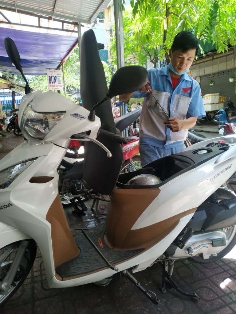 Kiểm tra - Bảo dưỡng Honda Vission trước khi bán cho khách hàng..jpg