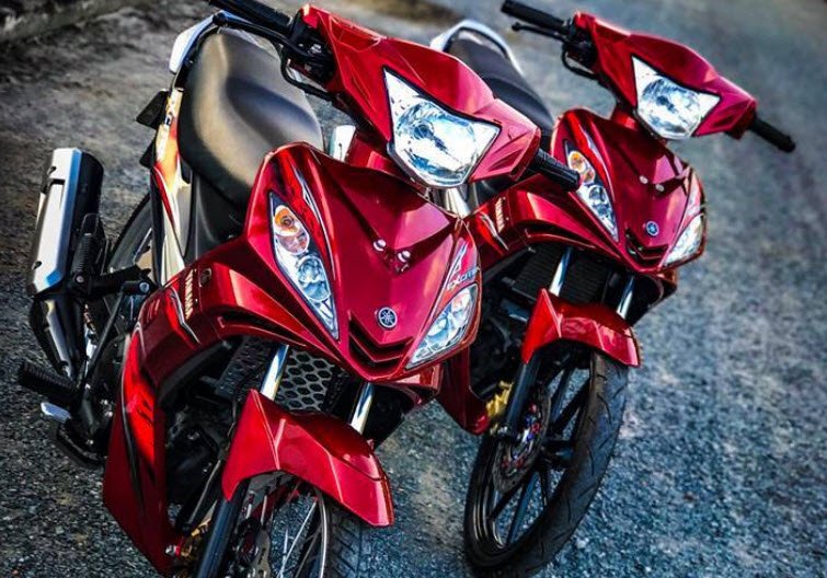 ngam-cap-doi-yamaha-exciter-135-dan-ao-moi-voi-tong-mau-den-2.jpg
