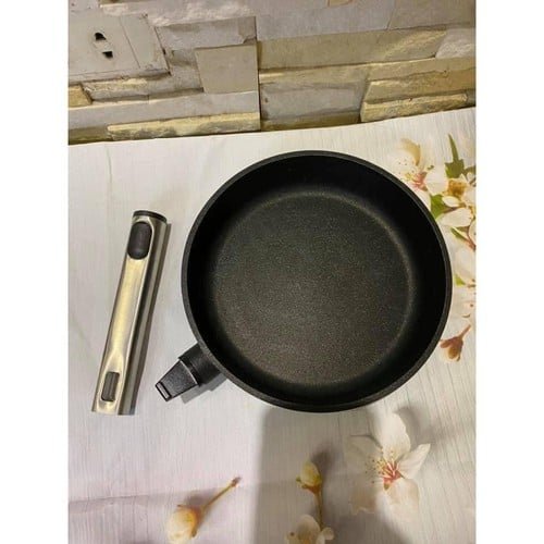 chao-Woll-Diamond-XR-Logic-Fry-Pans-san-xuat-tai-duc-2.jpg