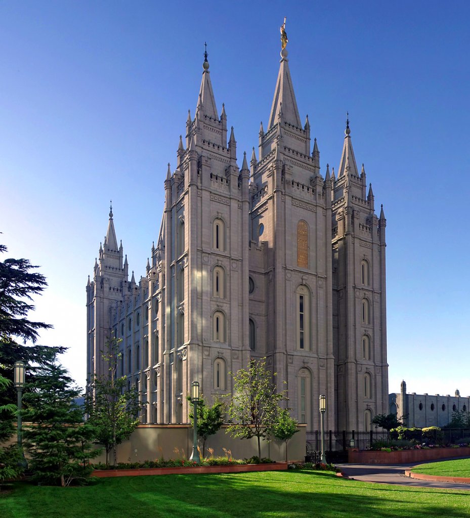 Salt_Lake_Temple,_Utah_-_Sept_2004-2.jpg