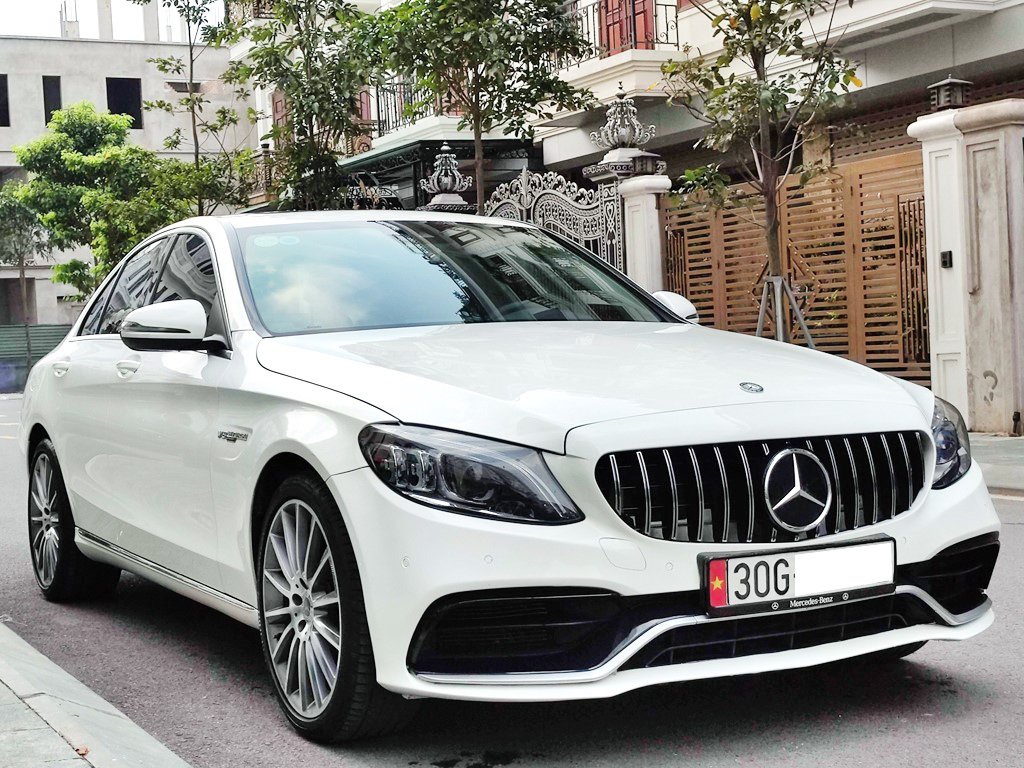 mercedes-c200-exclusive-2019-trang-den (3).jpg