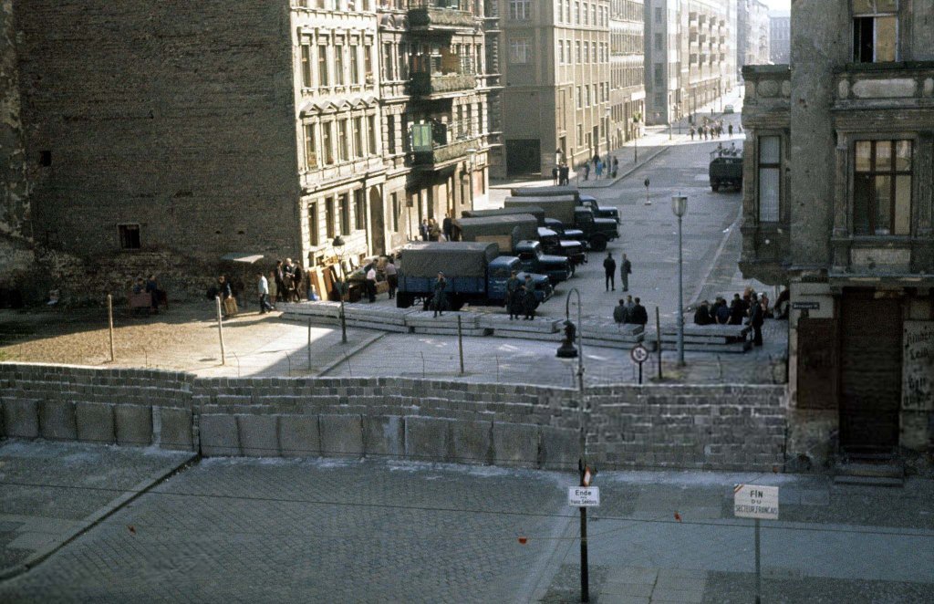 Berlin Wall 1961 (1_1_15_1).jpg