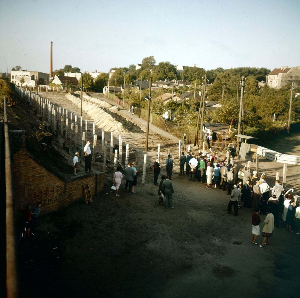 Berlin Wall 1961 (1_1_39).jpg