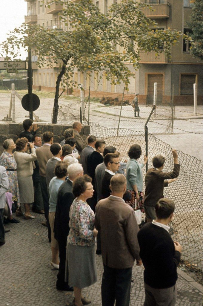 Berlin Wall 1961 (1_1_44).jpg