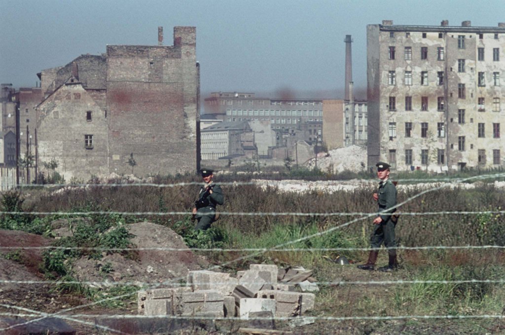 Berlin Wall 1961 (1_87).jpg