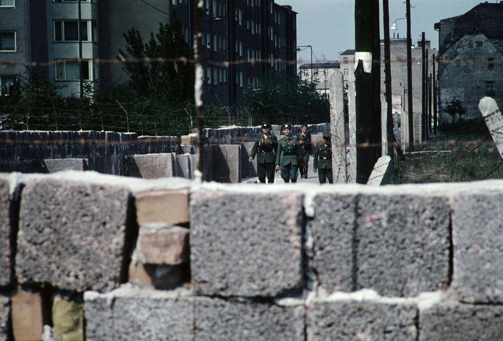 Berlin Wall 1961 (1_89).jpg