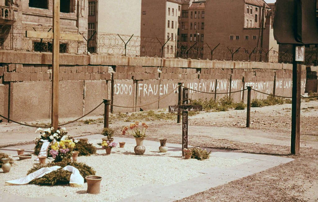 Berlin Wall 1961 (1_93).jpg