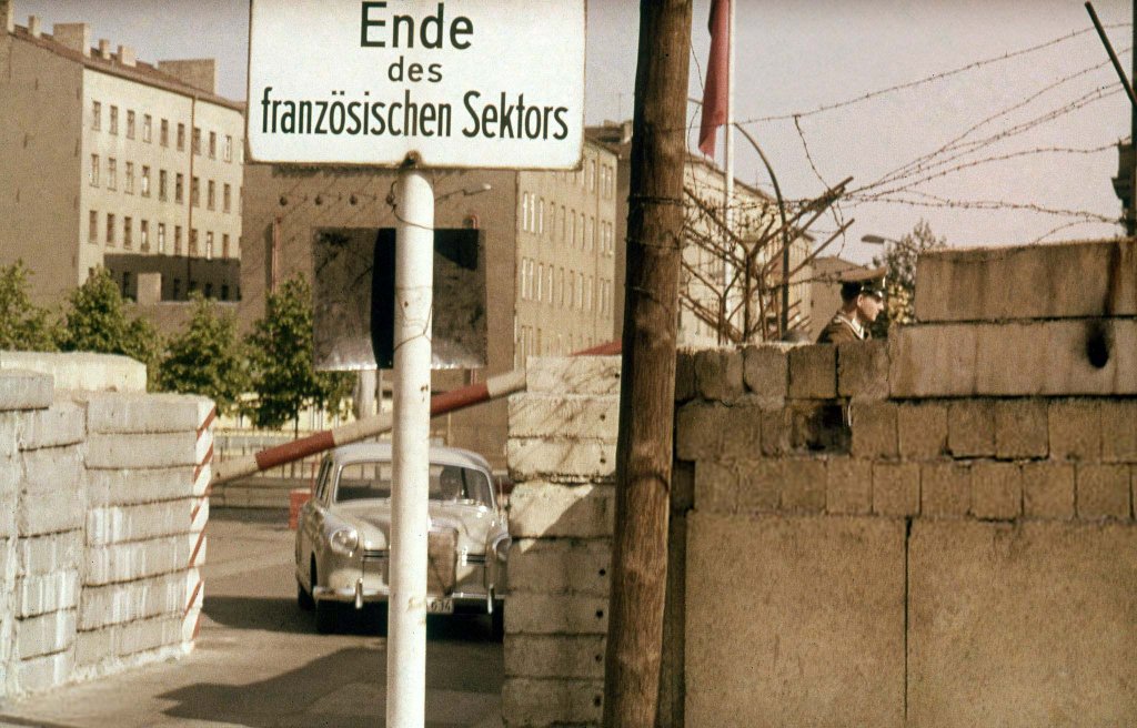 Berlin Wall 1961 (1_99).jpg