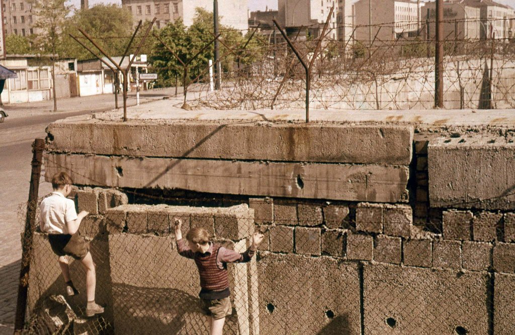 Berlin Wall 1961 (1_100).jpg