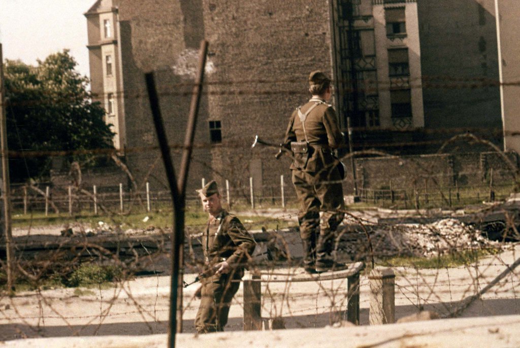 Berlin Wall 1961 (1_101).jpg