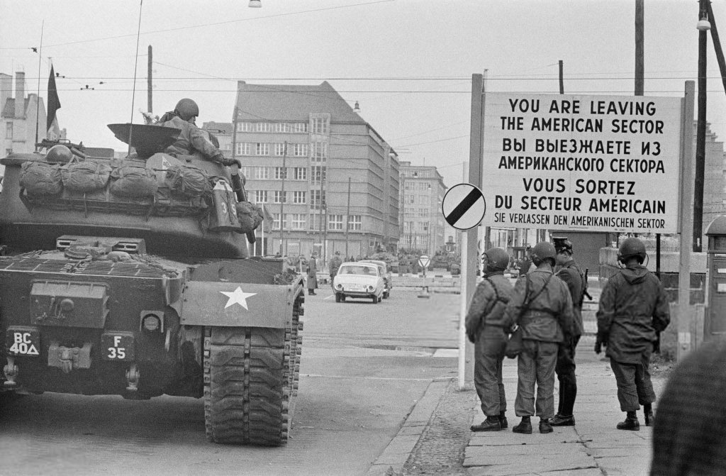 Berlin Wall 1961 (1_119).jpg