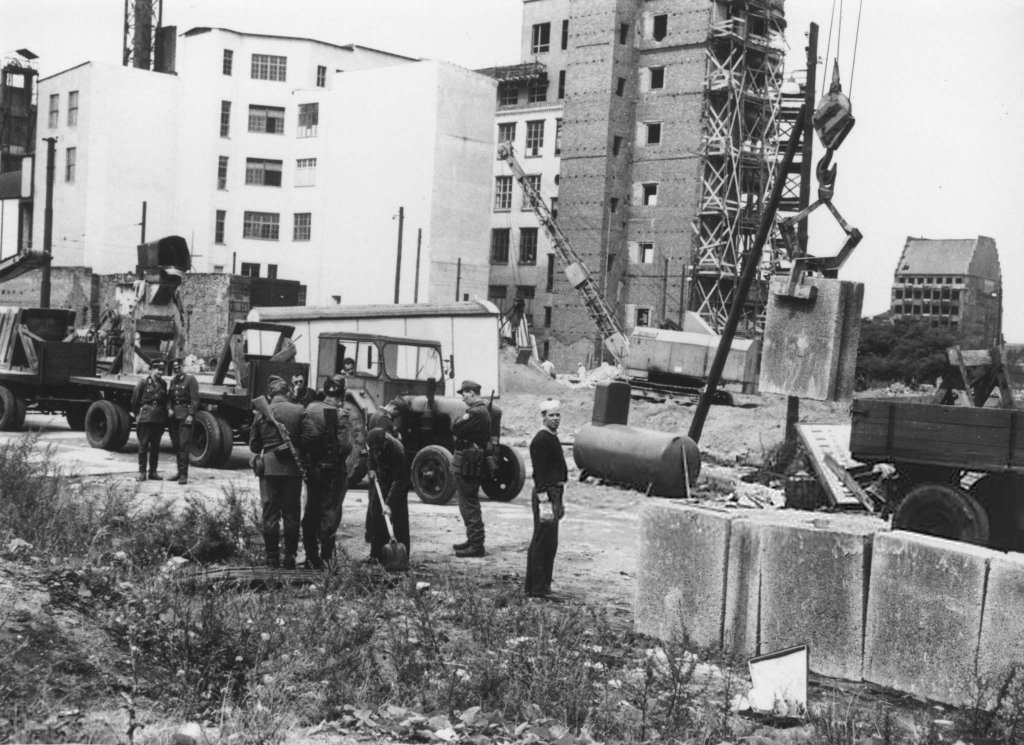 Berlin Wall 1961 (1_125).jpg