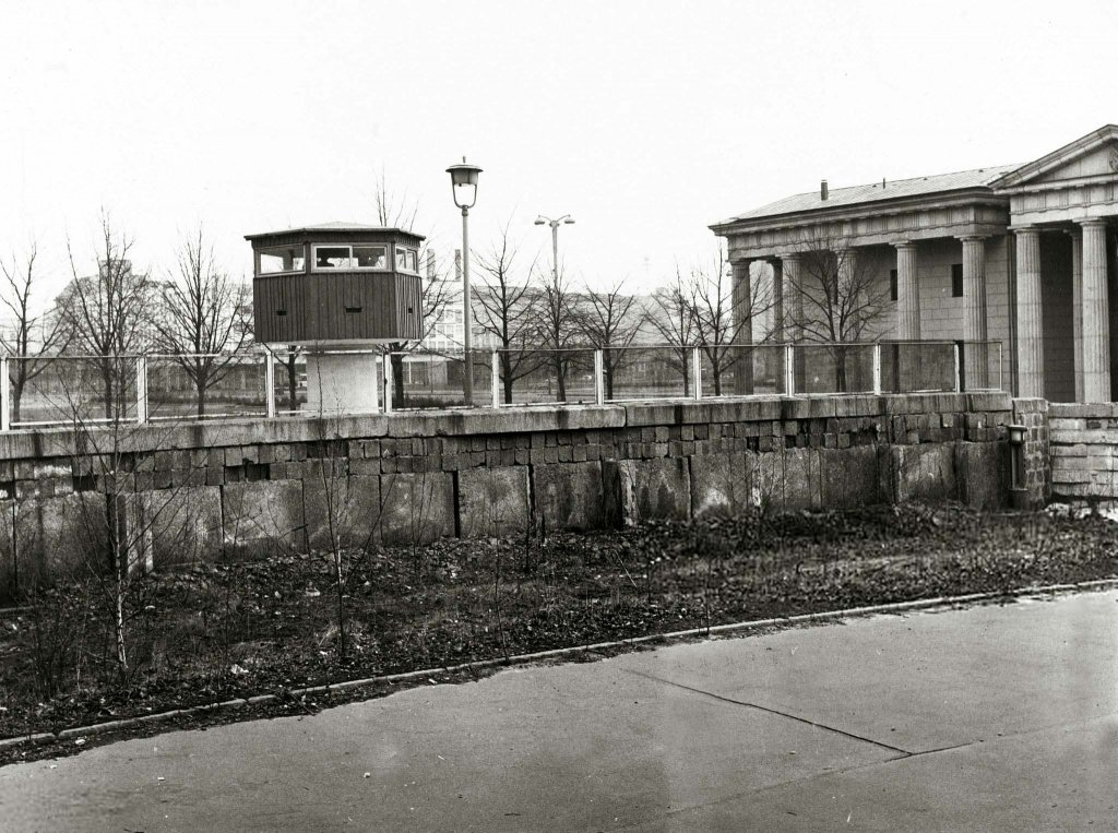 Berlin Wall 1961 (1_143).jpg
