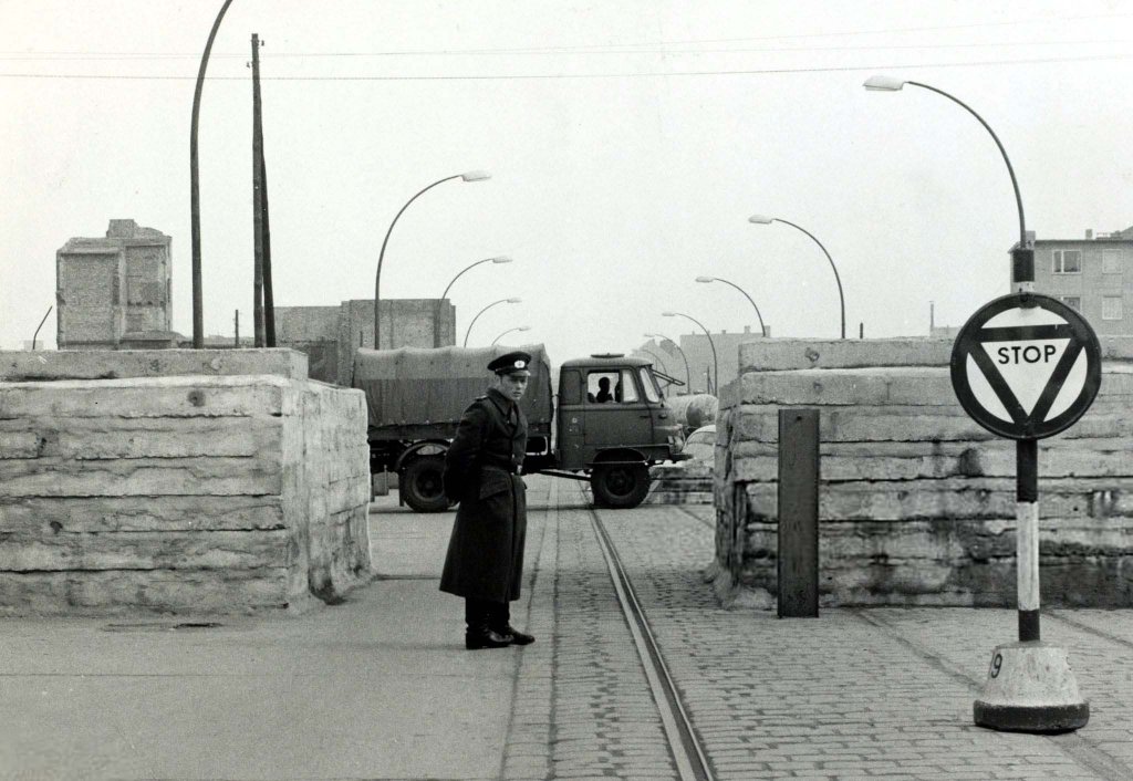 Berlin Wall 1961 (1_162).jpg