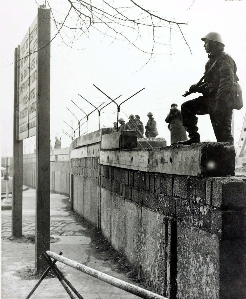 Berlin Wall 1961 (1_165).jpg