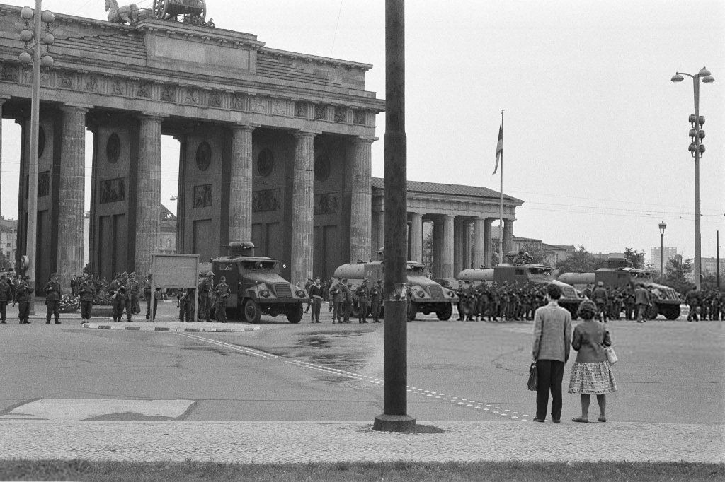 Berlin Wall 1961 (1_196).jpg