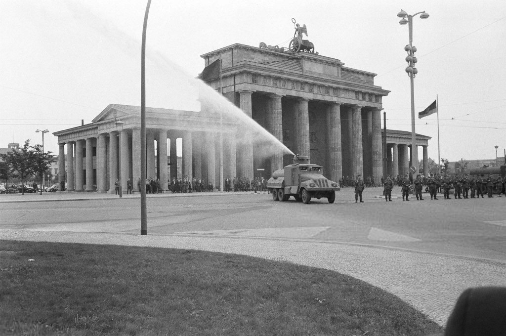 Berlin Wall 1961 (1_197).jpg