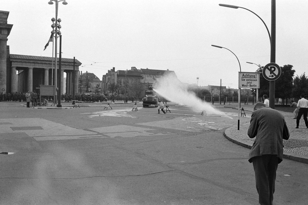 Berlin Wall 1961 (1_200).jpg