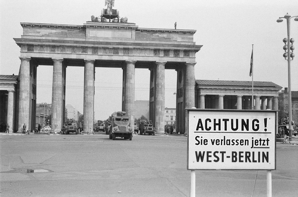 Berlin Wall 1961 (1_199_6).jpg