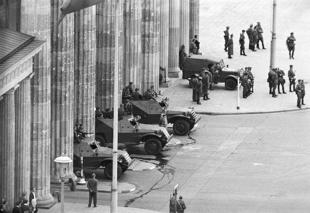 Berlin Wall 1961 (1_199_12_14).jpg